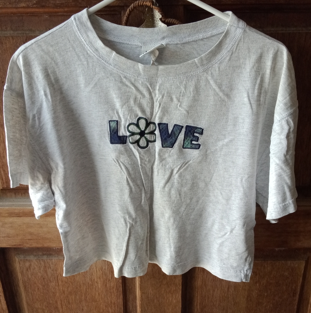 Trends women's Love grey crop top